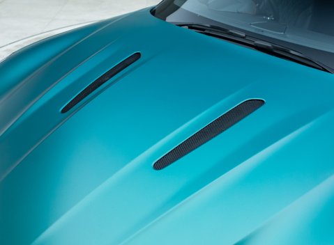 Aston Martin DB12 Coupe 38