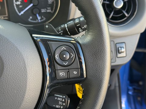 Toyota Yaris VVT-I ICON 14