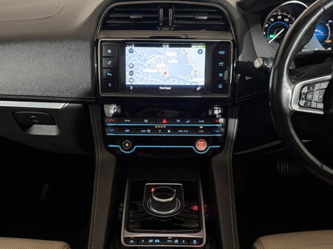 Jaguar F-Pace R-SPORT AWD 15