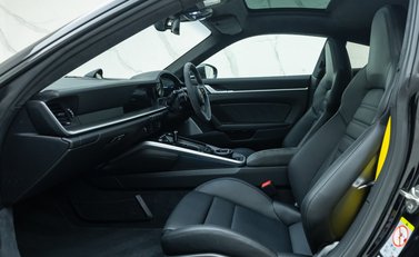 Porsche 911 Turbo S (992) 19