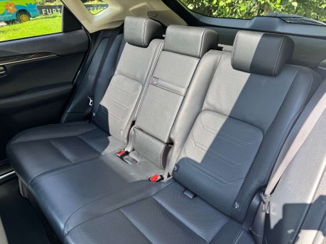 Lexus NX 2.5 NX 300h Takumi CVT 4WD 5dr 44
