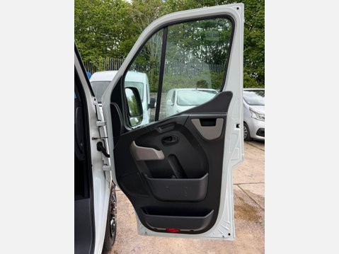 Nissan NV400 2.3 dCi 33 SE Panel Van 5dr Diesel Manual FWD L1 H1 Euro 5 (125 bhp) 37