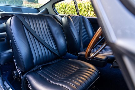 Aston Martin DB6 4.2 Vantage 24