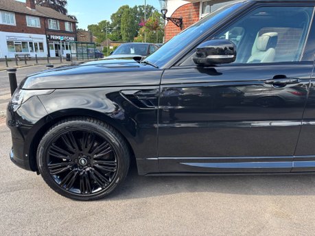Land Rover Range Rover Sport 3.0 SD V6 Autobiography Dynamic SUV 5dr Diesel Auto 4WD Euro 6 (306 ps) 5
