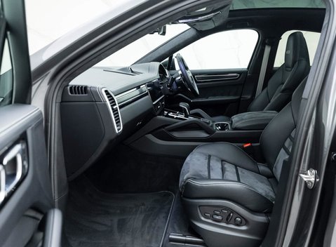 Porsche Cayenne GTS Coupé 12