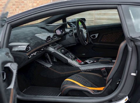 Lamborghini Huracan LP640-4 Performante 13