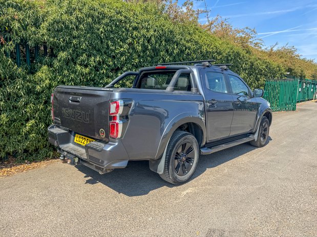 Isuzu D-Max V-Cross | Auto | 1.9 LT | Double Cab | Sensors | Camera | EURO 6 | NO VAT 3