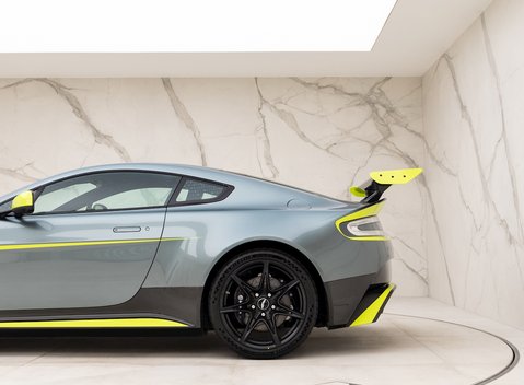 Aston Martin Vantage GT8 31