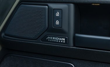 Land Rover Defender 110 OCTA EDITION ONE 35