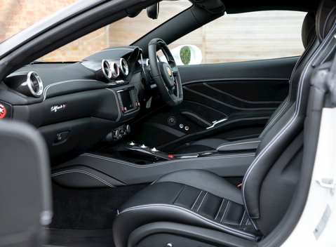 Ferrari California T 16