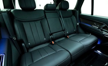 Land Rover Range Rover D300 SE 12