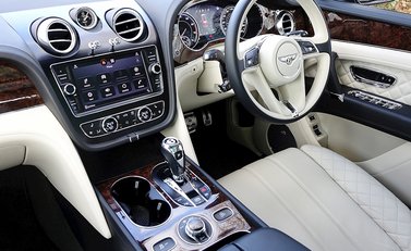 Bentley Bentayga 23