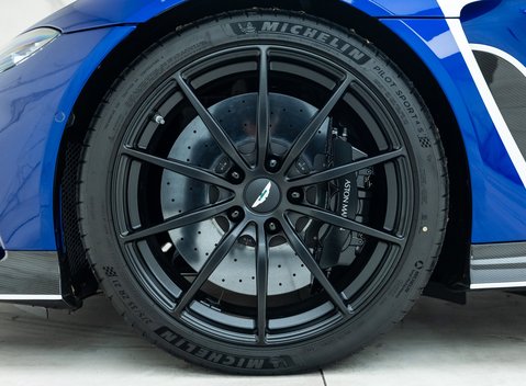 Aston Martin V12 Vantage Roadster 23