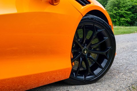 McLaren Artura PHEV 6