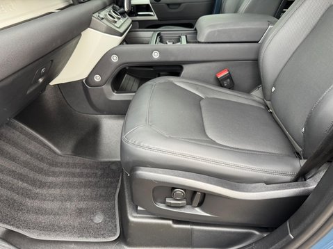 Land Rover Defender SE MHEV 19