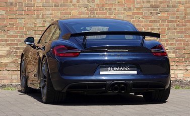 Porsche Cayman GT4 17