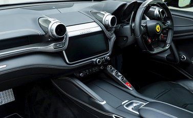 Ferrari GTC4 Lusso V12 16