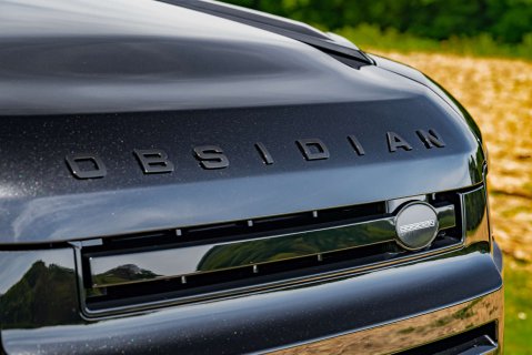 Land Rover Defender D250 X-Dynamic HSE Hard Top Obsidian 18