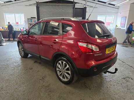 Nissan Qashqai 2.0 dCi Tekna Auto 4WD Euro 5 5dr (AVM) 3