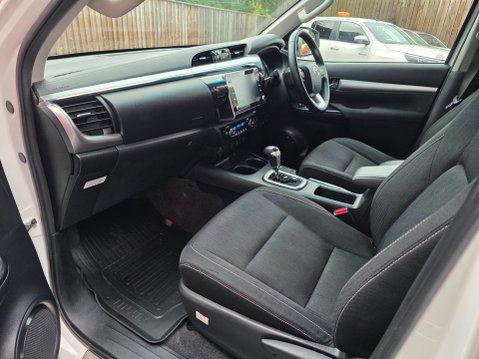 Toyota Hilux INVINCIBLE 4WD D-4D DCB 14
