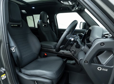Land Rover Defender 110 OCTA EDITION ONE 16