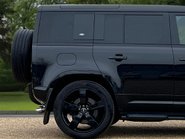 Land Rover Defender V8 11