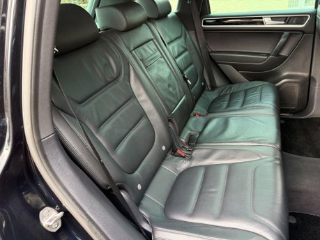 Volkswagen Touareg 3.0 TDI V6 R-Line Plus Tiptronic 4WD Euro 6 (s/s) 5dr 28