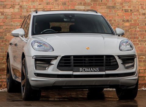 Porsche Macan Turbo 1