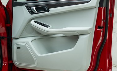 Porsche Macan GTS 30