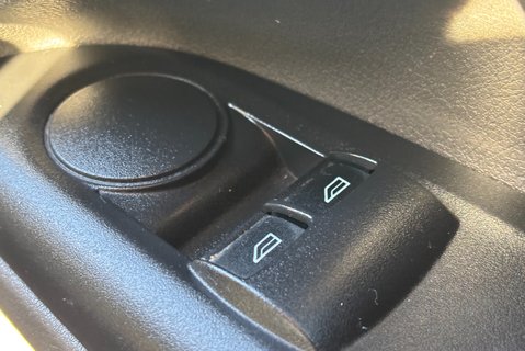 Ford Transit Connect 220 Leader DCIV Selectshift Auto - Sat Nav / 5 Seats / Rear Camera 36