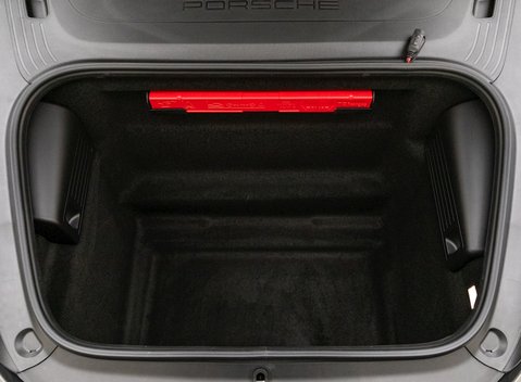 Porsche 718 Cayman 22