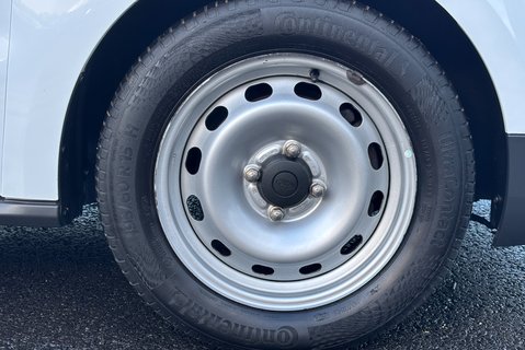 Ford Transit Courier Base Ecoboost 100 ps with Air Con / Rear Sensors 34