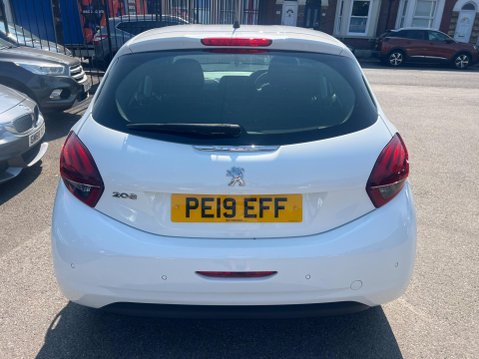 Peugeot 208 1.2 PureTech Signature Euro 6 (s/s) 5dr 5