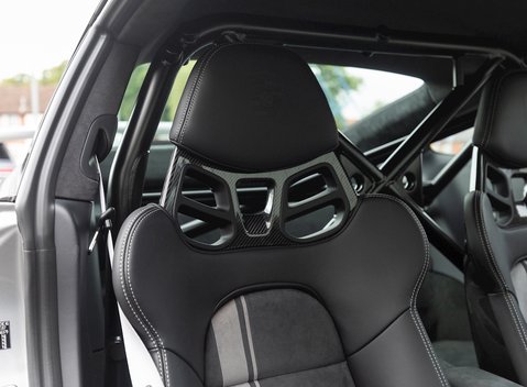 Porsche 911 GT3 (991.2) 13