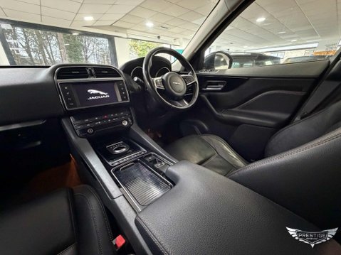 Jaguar F-Pace 2.0 D180 Prestige Auto AWD Euro 6 (s/s) 5dr 51