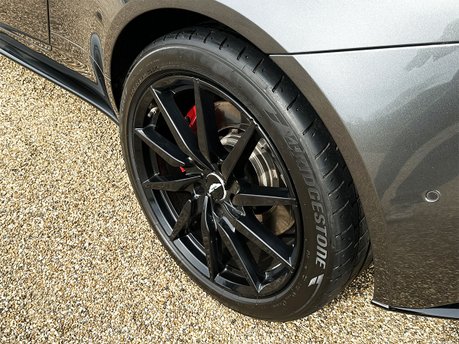 Aston Martin DB11 4.0L V8 Coupe 34