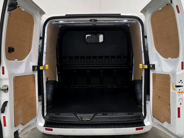 Ford Transit Custom TTRANSIT CUSTOM 320 L2 DIESEL FWD 2.0 Eco Blue 130ps Low Roof D/Cab Limited 11