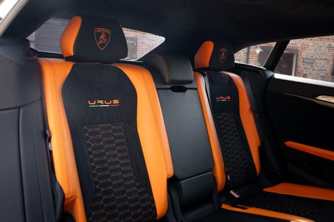 Lamborghini Urus V8 34