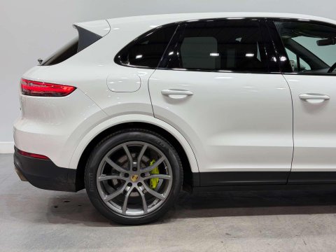 Porsche Cayenne 3.0 V6 E-Hybrid 14.1kWh SUV 5dr Petrol Plug-in Hybrid TiptronicS 4WD Euro 6 20