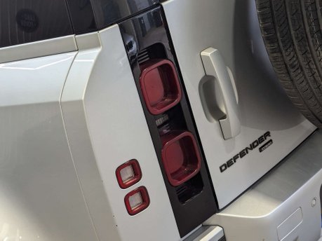 Land Rover Defender 3.0 Defender SE D MHEV Auto 4WD 5dr 42