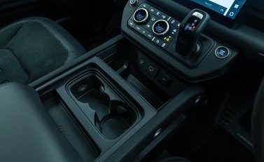 Land Rover Defender 90 V8 P525 22