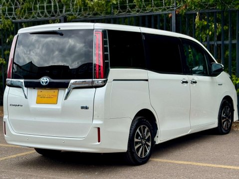 Toyota Esquire Hybrid Hybrid Gi 37