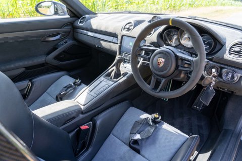 Porsche 718 Cayman GT4 RS 10