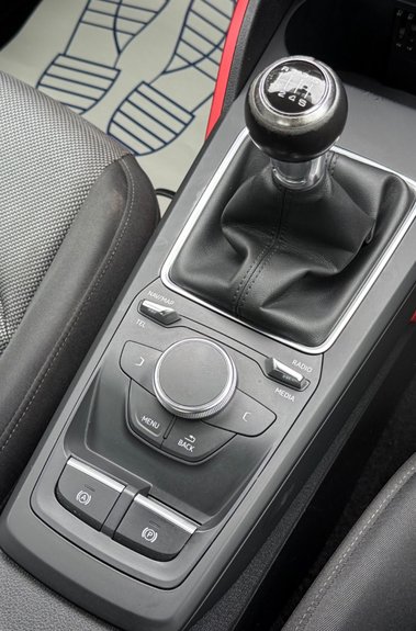 Audi Q2 TFSI SPORT - ELECTRIC TAILGATE - APPLE CARPLAY -CRUISE CONTROL 
