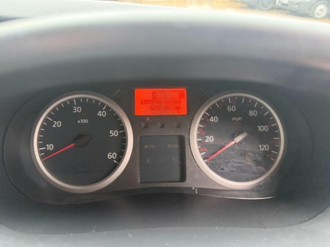 Renault Trafic 2.0 dCi SL27 L1 H1 4dr (Phase 3) 11