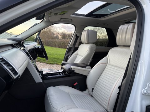 Land Rover Discovery TD6 HSE LUXURY 19