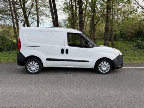 Vauxhall Combo 1.5 Turbo D 2300 Dynamic Crew Van L2 Euro 6 4dr 7