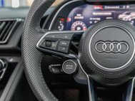 Audi R8 5.2 FSI V10 Spyder 2dr Petrol S Tronic quattro Euro 6 (s/s) (570 ps) 46