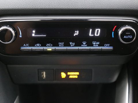 Toyota Yaris 1.5 VVT-h Icon E-CVT Euro 6 (s/s) 5dr 17