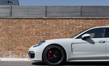 Porsche Panamera Turbo Sport Turismo 28